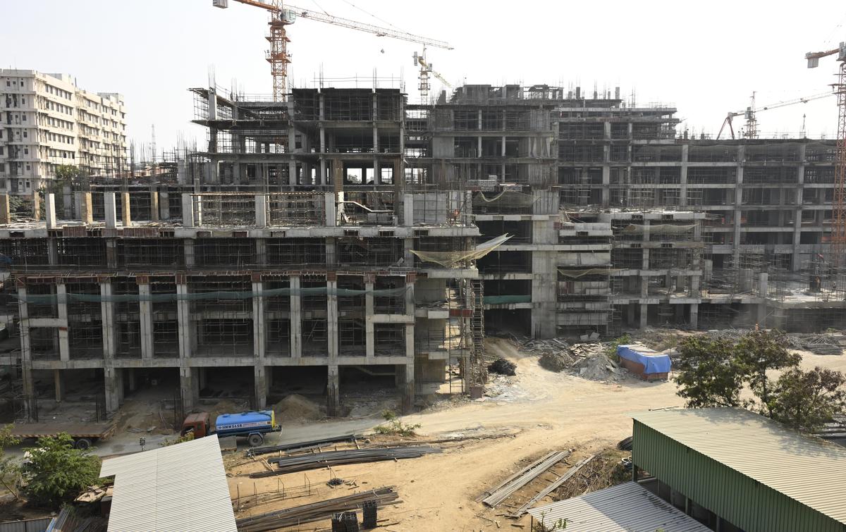 O projeto de expansão em construção do Instituto de Ciências Médicas de Nizam (NIMS), Hyderabad, que adicionará 2.000 leitos ao sistema de saúde público terciário de Telangana.