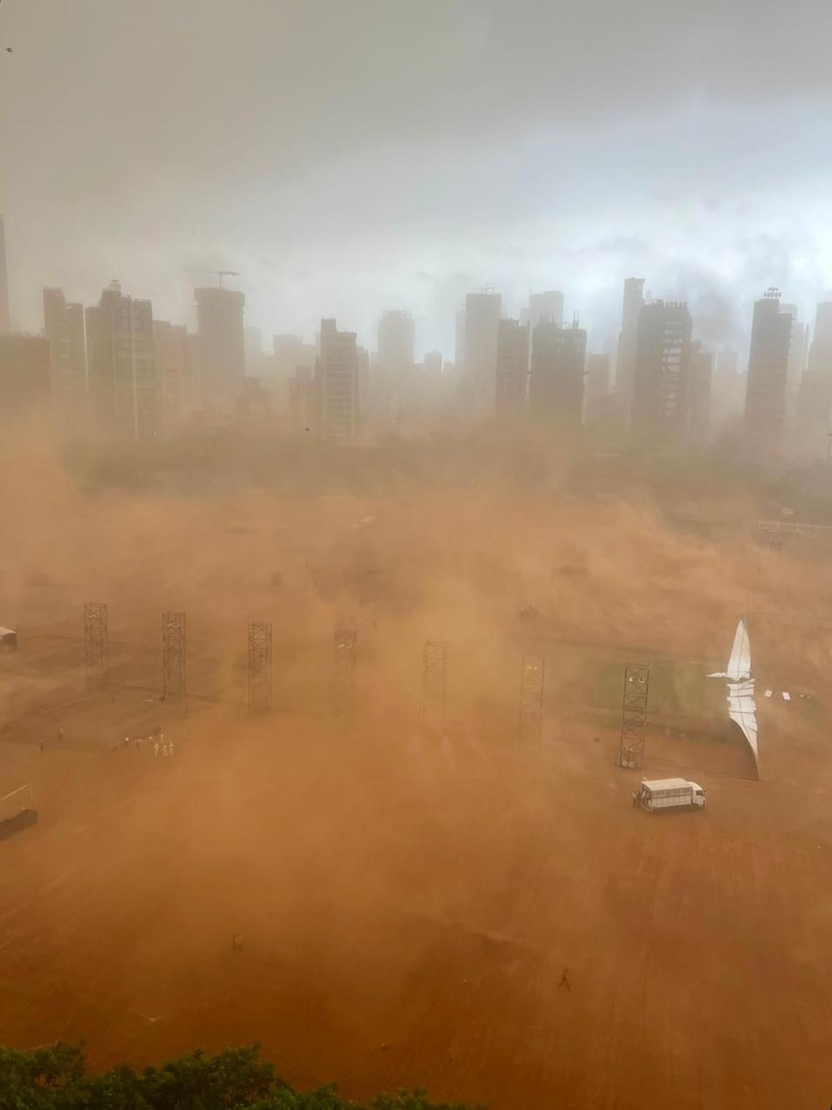 Watch | Massive dust storm jolts Mumbai