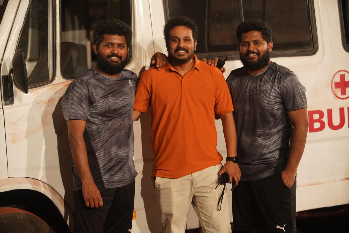 Nahas Hidhayath (centre) with stunt masters, Anbariv (Anbumani and Arivumani)