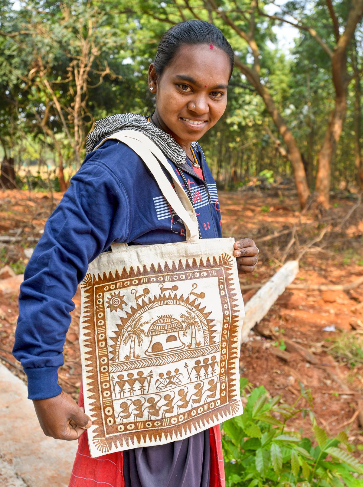A women of Shambhuvanipalem showing a bag with coffee painted artwork during a training workshop at Eastern Ghats Biodiversity Centre in Visakhapatnam. 