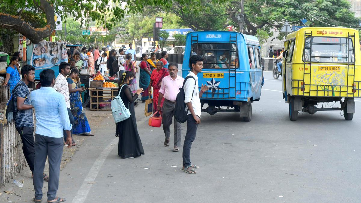 Commuters reel under heat in the absence of proper bus shelters