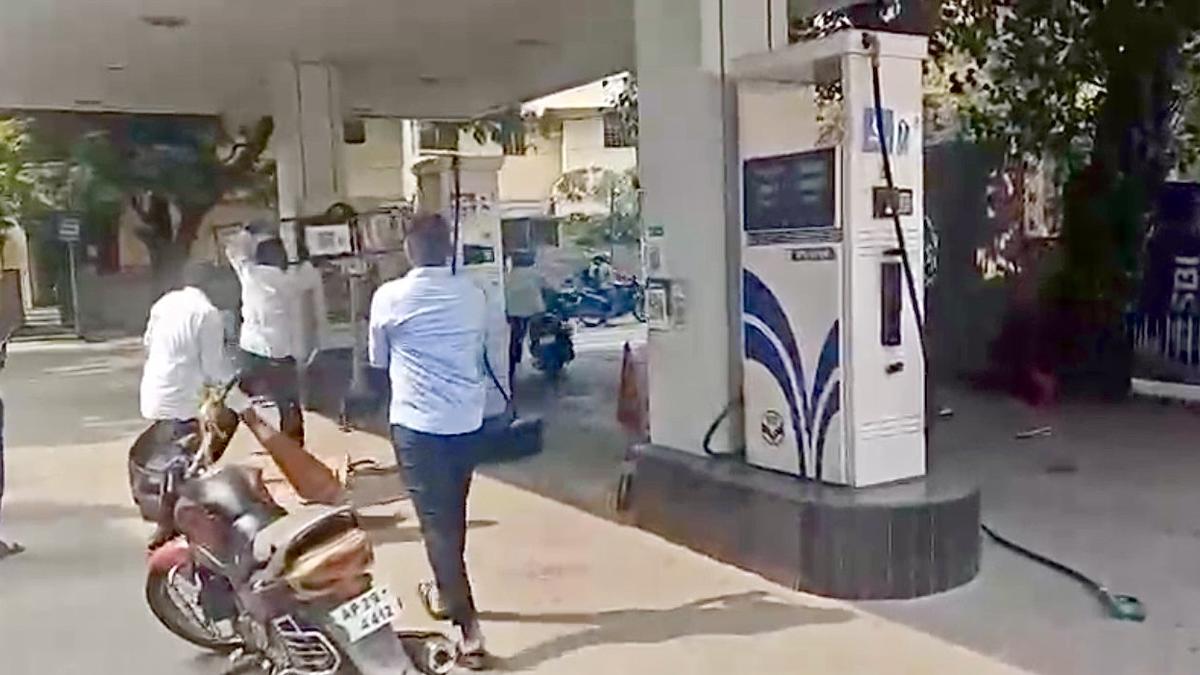 Protesters vandalise shops, petrol pump during bandh in Hyderabad