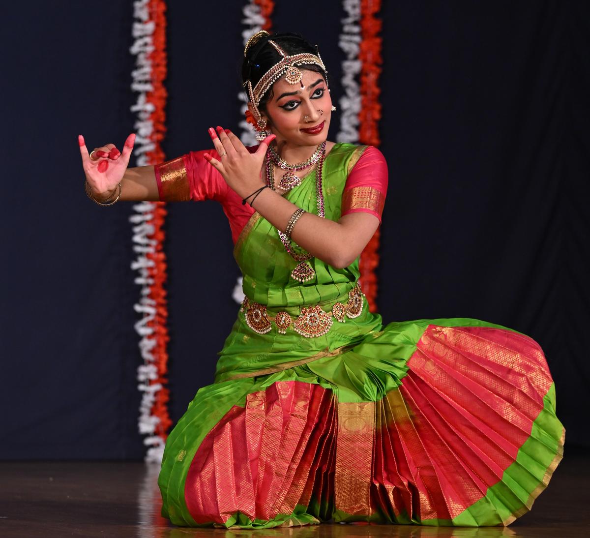 La ballerina ha raffigurato il dolore e il desiderio della nayika, evidenziando la sua devozione per Krishna