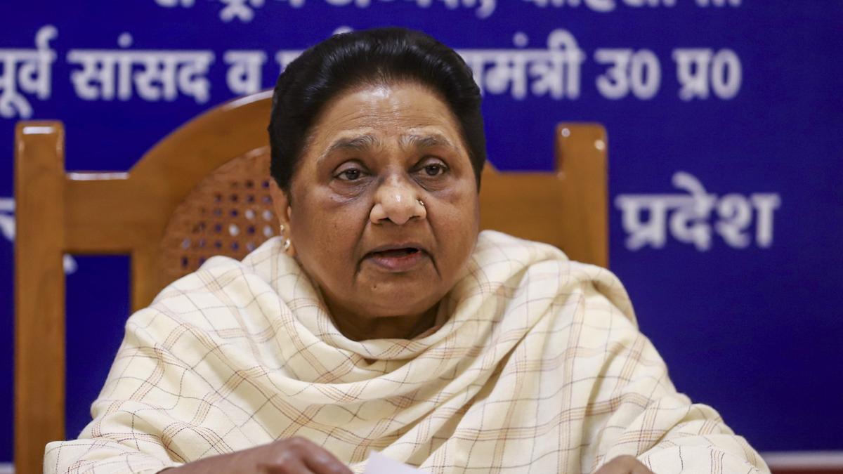 'Lapses' at Prez event: Mayawati urges respect for President's office
