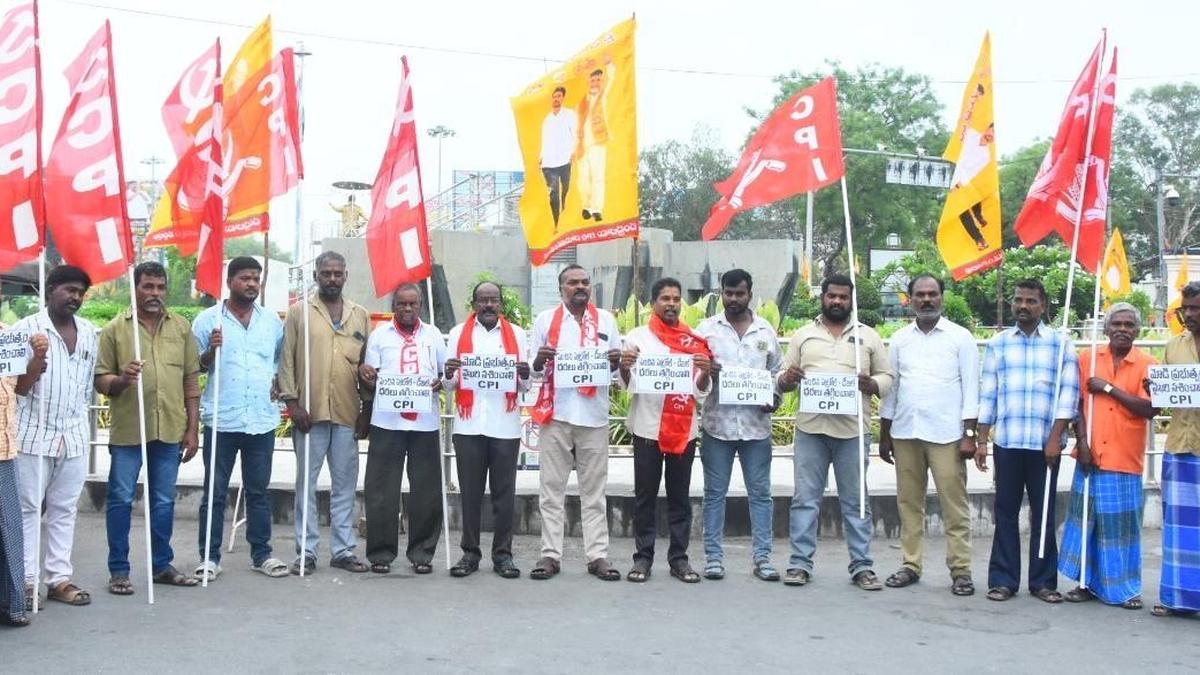 CPI protests fuel price hike in Chittoor