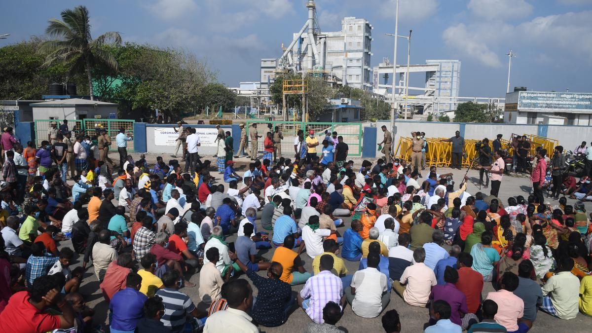 As villagers continue protest, fertiliser plant receives government nod to resume work after ammonia leak