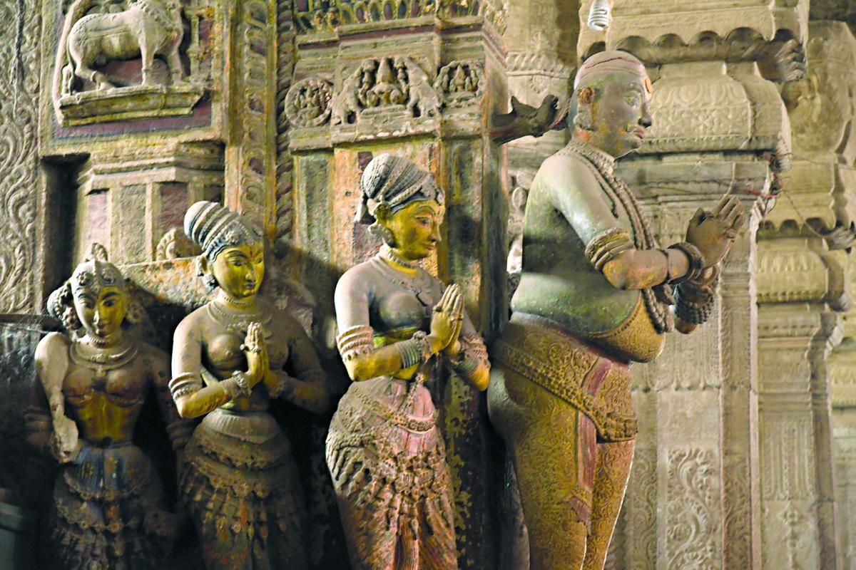 Sculptures of Tirumalai Nayak and his wives at Pudhu Mandapam on the Meenakshi Temple premises in Madurai.