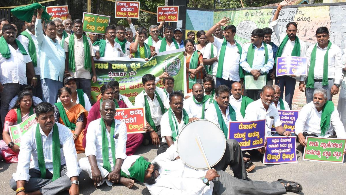 Farmers protest rising human-wildlife conflict in H.D. Kote and Sargur