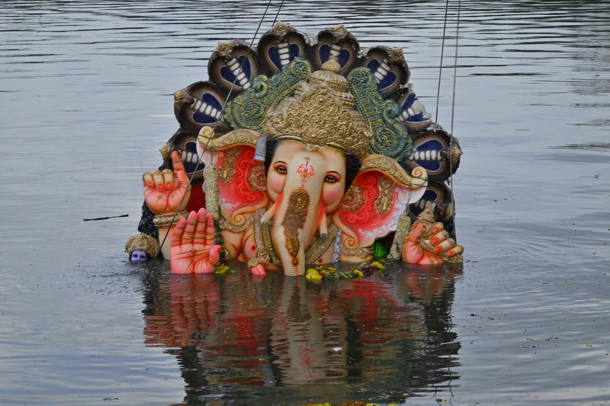 Commuters are advised to use the Inner Ring Road, Outer Ring Road, or the Masab Tank–Punjagutta–Begumpet–Secunderabad corridor to avoid congestion.