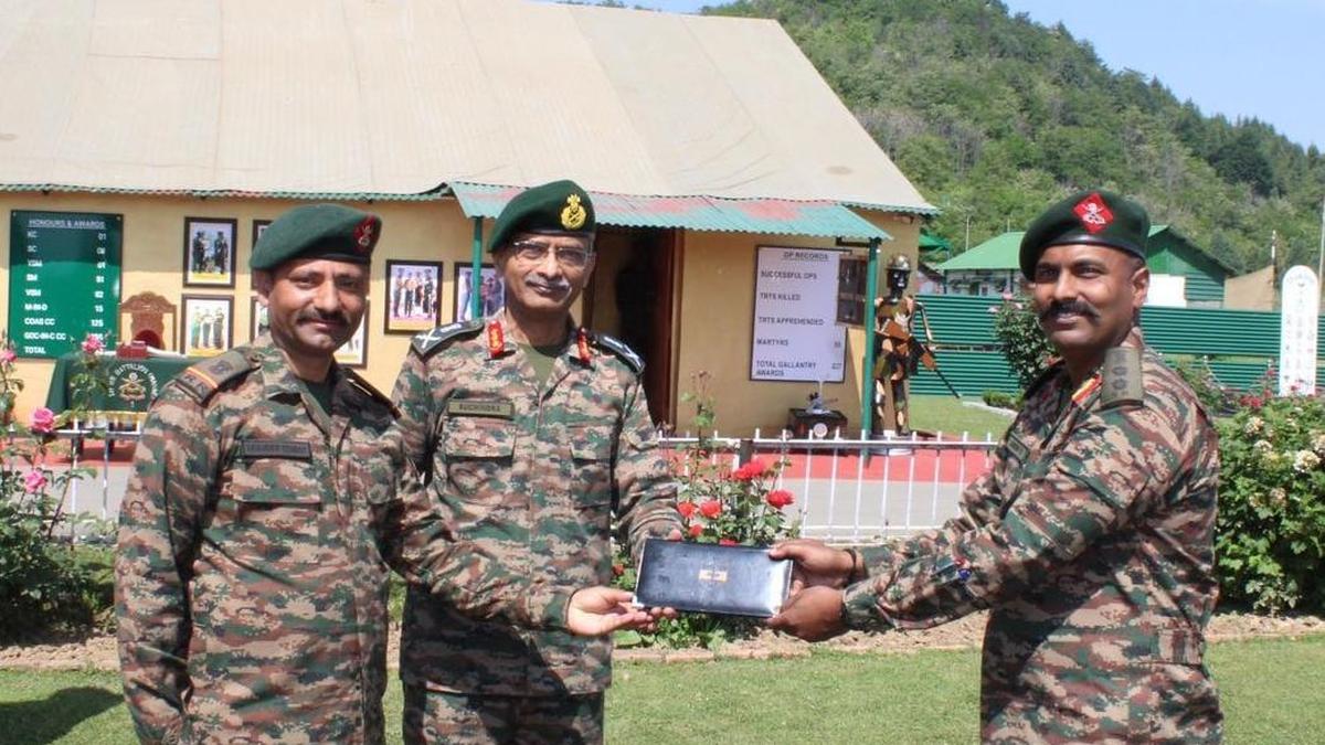 Northern Army Commander Reviews Security Situation In South Kashmir ...