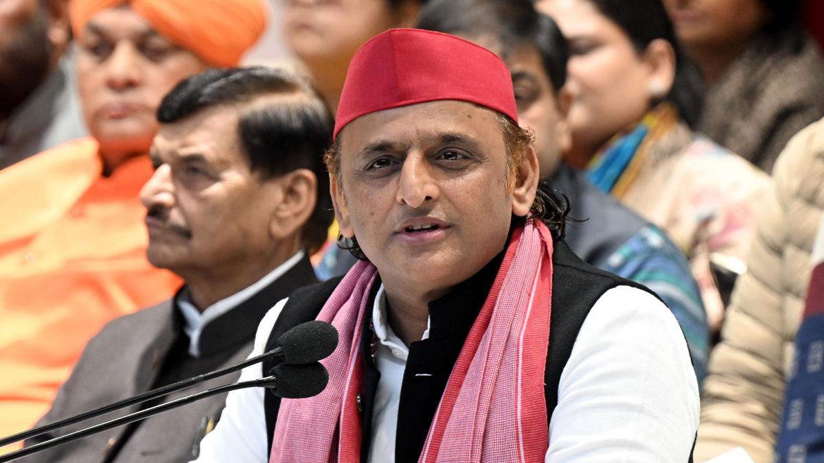 U.P. ministers flay Akhilesh Yadav over photographs with cough syrup case accused - The Hindu