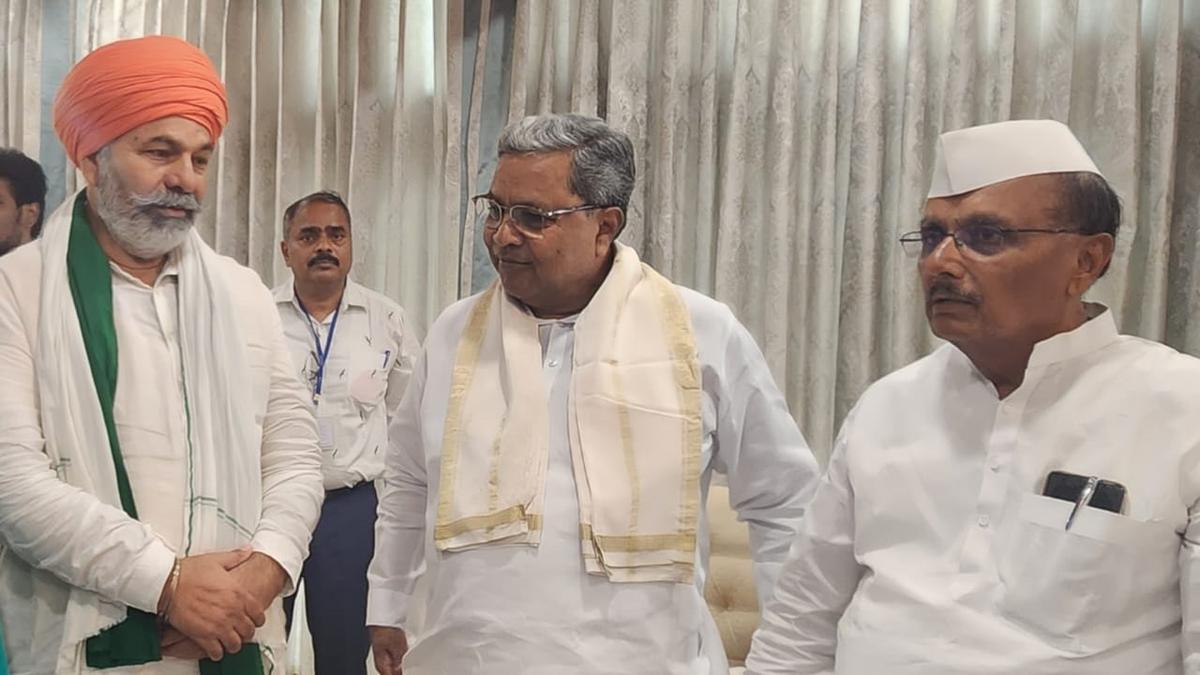 Karnataka CM Siddaramaiah meets Samyukta Morcha leaders in New Delhi