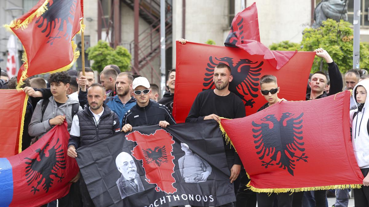 U.S. intensifies diplomatic pressure as Serbs rally in north Kosovo
