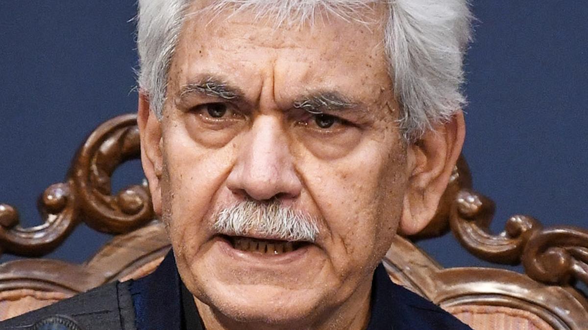 Jammu and Kashmir Governor unveils Mahatma Gandhi’s statue at Srinagar’s Secretariat