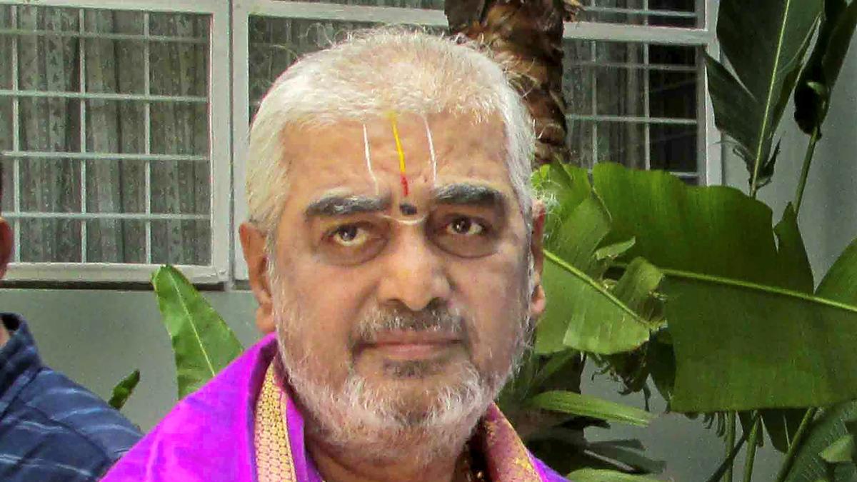 Tirumala priests seek action against Ramana Dikshitulu as video of him ‘criticising’ TTD goes viral
