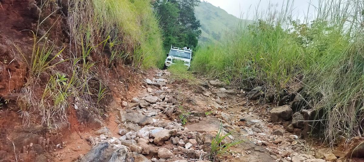 The road connecting the residents of Bidathala near Kottigehara in Mudigere is in very bad condition. Only vehicles with four-wheel drive can use it. The village’s residents are seeking rehabilitation.