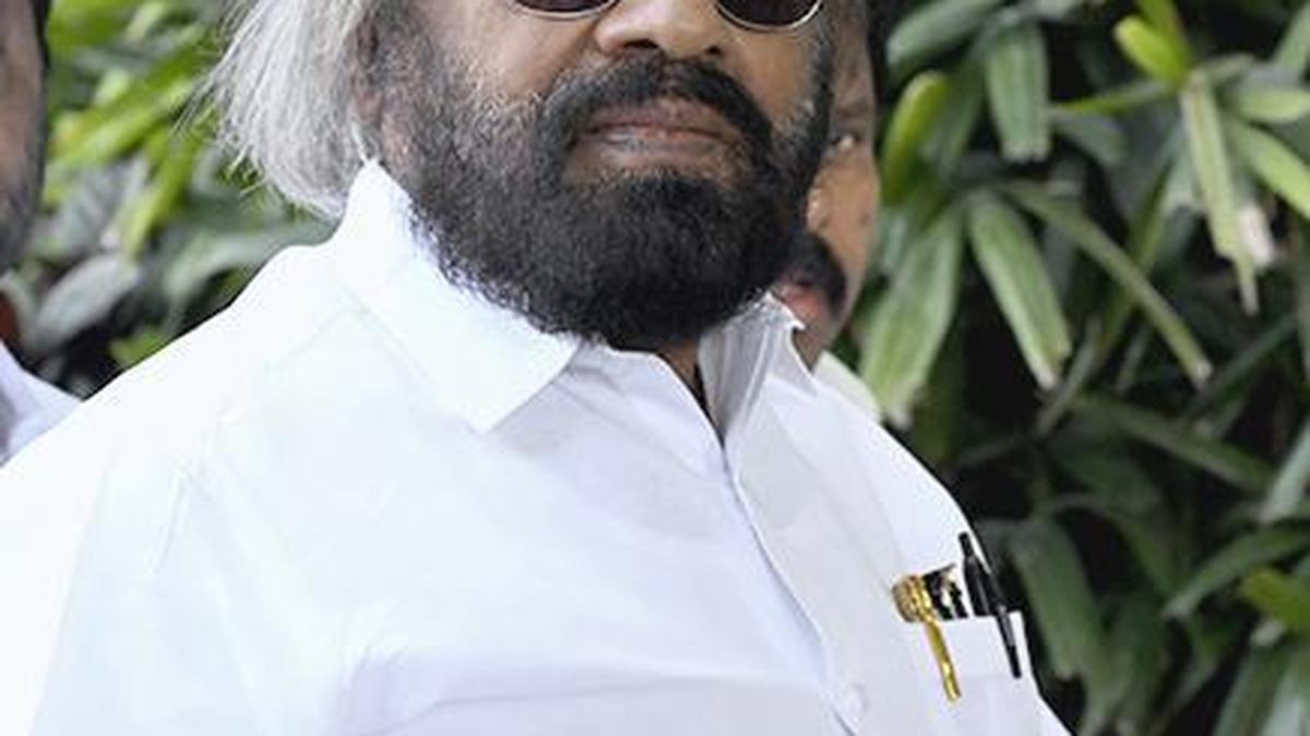 LPG shortage raises fears of illegal tree felling; Minister Eshwar Khandre directs officials to remain vigilant in forest areas