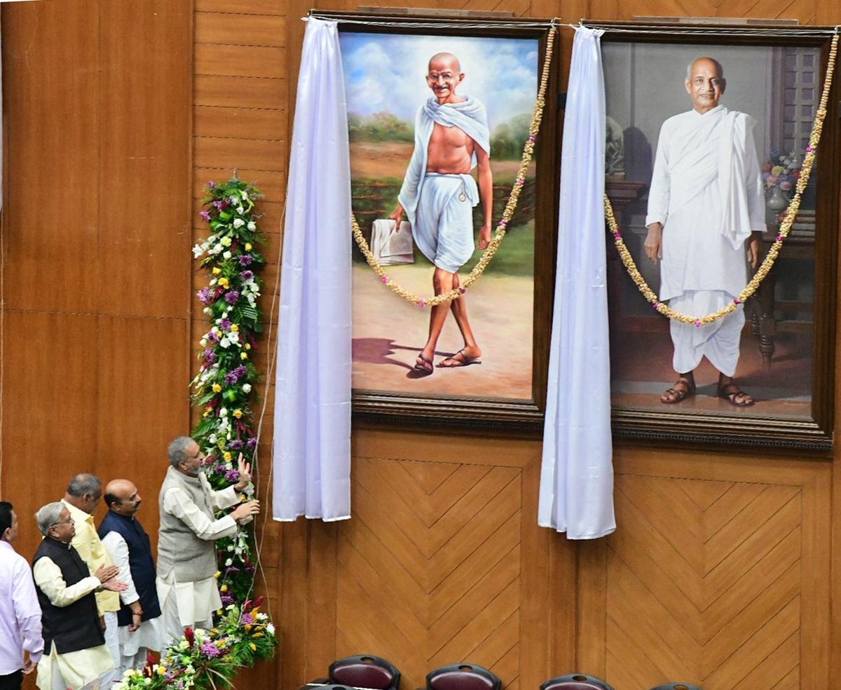 Legislative Assembly Speaker Vishweshwara Hegde Kageri and Karnataka Chief Minister Basavaraj Bommai unveil portraits of eminent personalities in the Assembly hall at Suvarna Vidhana Soudha in Belagavi on December 19, 2022.