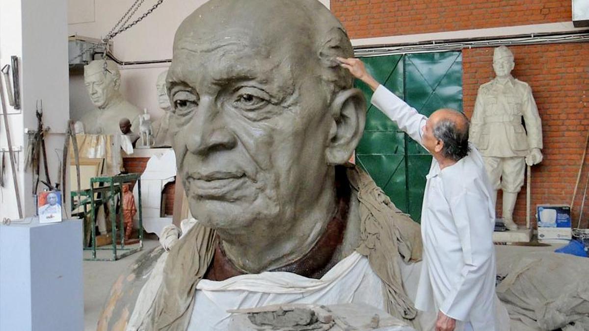 Sculptor Ram Sutar, designer of Statue of Unity, passes away Sculptor Ram Sutar, designer of Statue of Unity, passes away
