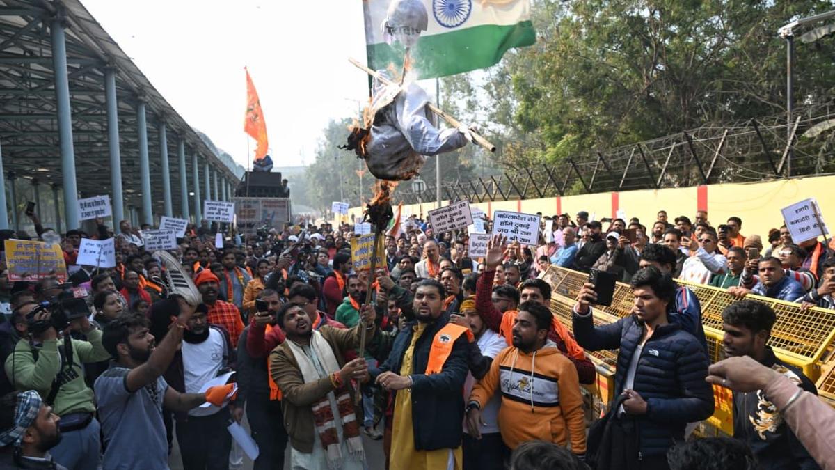 Hindu right descends on Bangladesh High Commission in hundreds over mob lynching