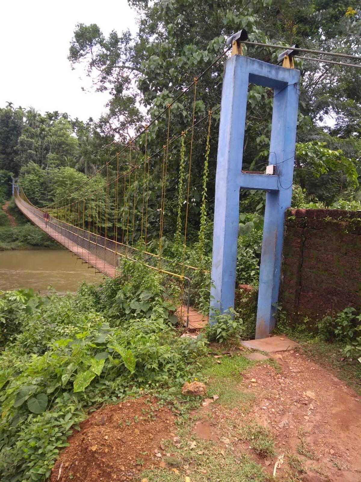 Movement of people banned on Konanur-Kattepura hanging bridge in Arakalgud taluk of Karnataka