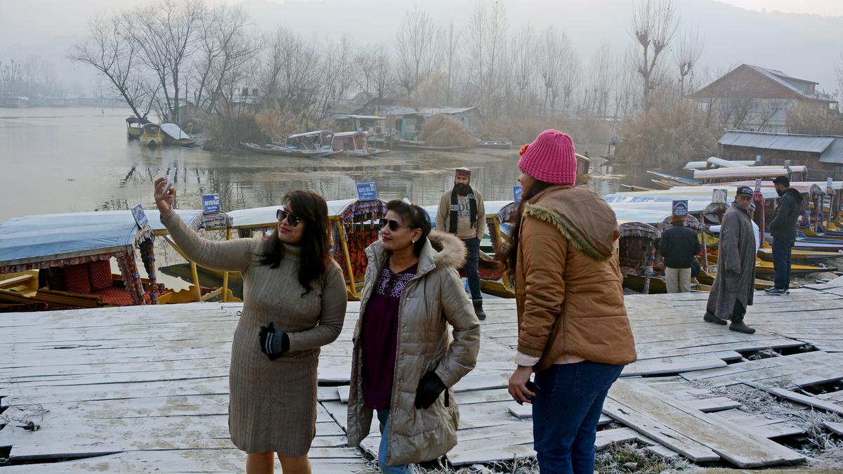 Kashmiris celebrate warm pheran to beat freezing 40 days of Chillai Kalan