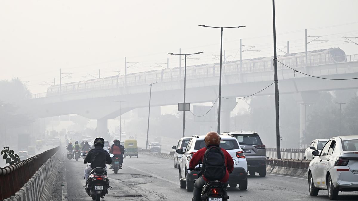 Attempted theft on Delhi Metro Airport Express line affects services