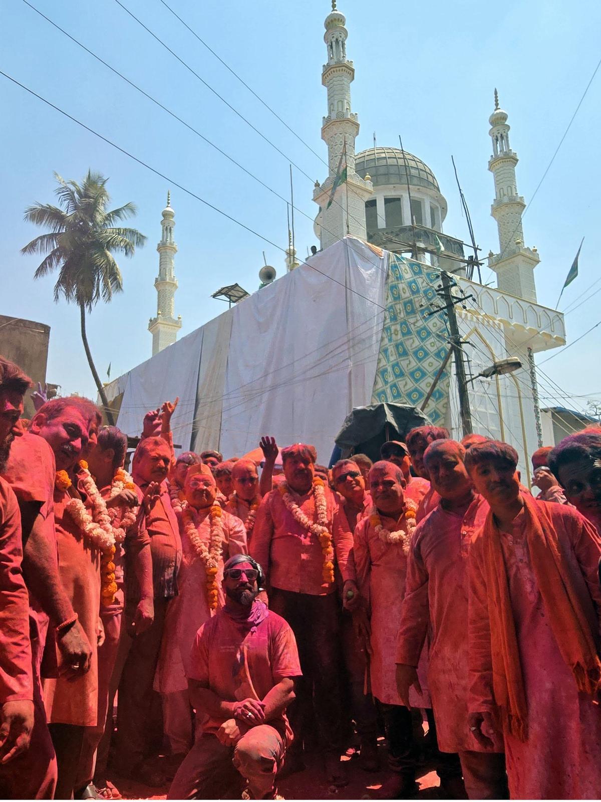 As the ‘Kamanna’ procession passed by Kamaripet mosque, members of the Muslim community greeted the people of the Hindu community, garlanded them, and took part in the celebrations during Rangapanchami in Hubballi on Saturday.