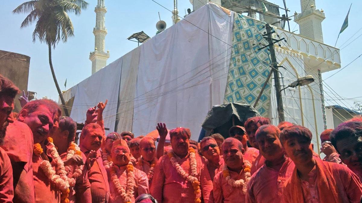 Yet again, Hubballi gets soaked in myriad colours as Rangapanchami celebrated with fervour