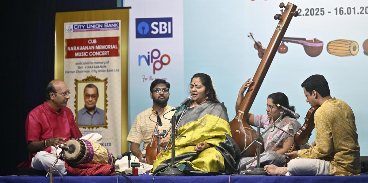 Sowmya accomapnied by Embar Kannan (violin), Neyveli R. Narayanan (mridangam) and G. Chandrasekara Sharma (ghatam). 
