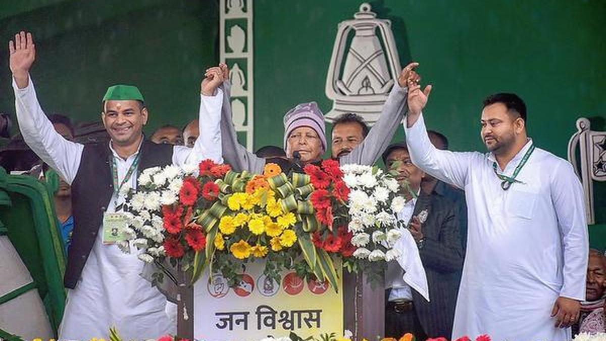 पिता, पुत्र और ‘जंगल राज’ का भूत