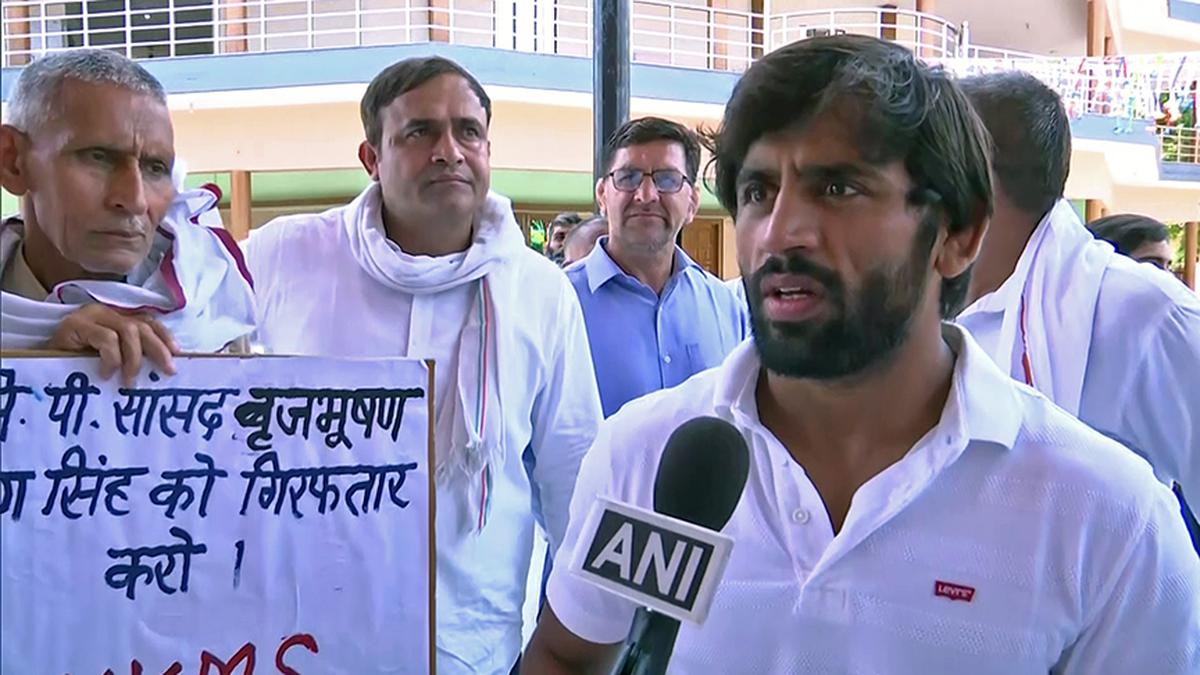 WFI ad-hoc panel hands direct Asian Games entries to Bajrang Punia, Vinesh Phogat, raises eyebrows