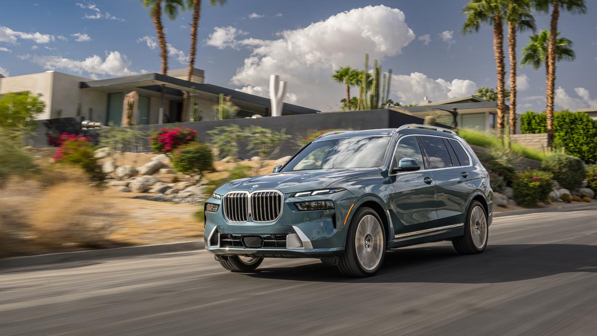 Here is the facelifted BMW X7