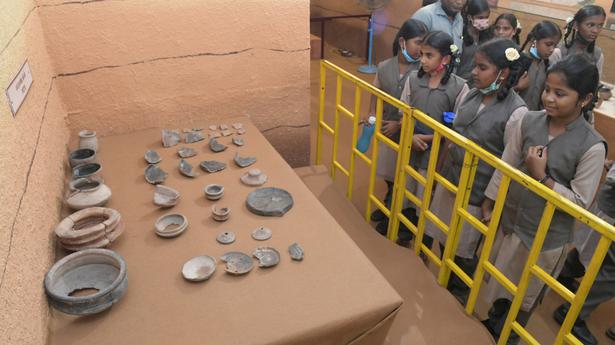 artefacts-unearthed-at-kodumanal-on-show-at-erode-ebook-pageant-core
