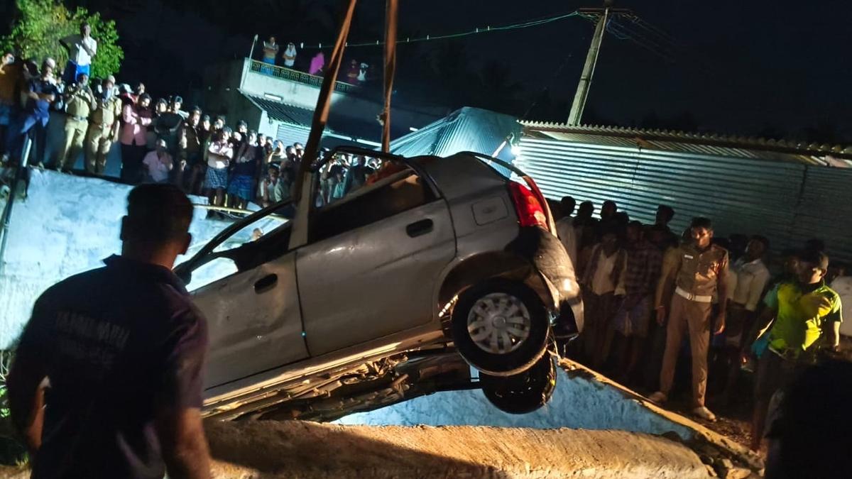 Two drown after car plunges into well in Erode
