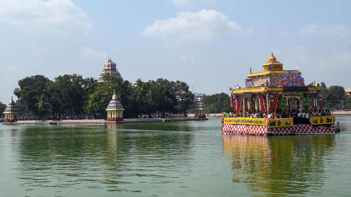 Thousands of devotees witness float festival