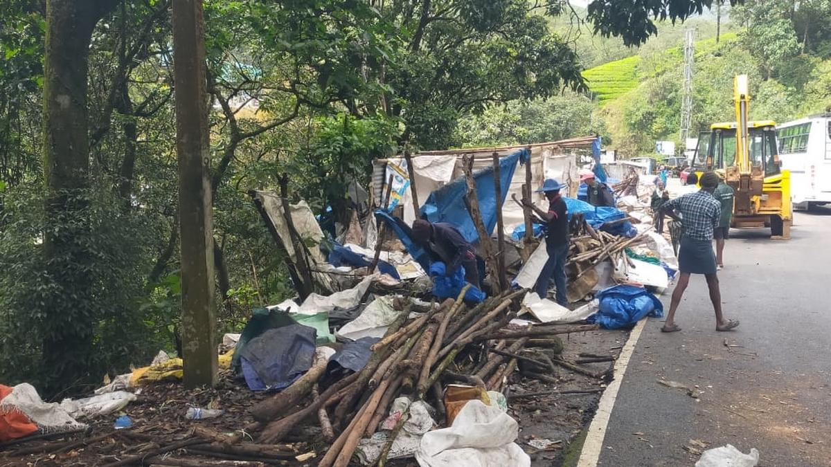 Munnar panchayat continues eviction of illegal roadside shops