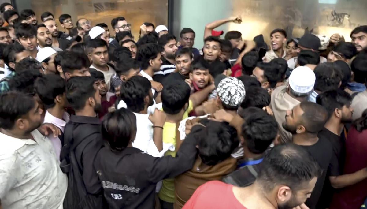 iPhone 17 sale begins in India with massive crowds at Apple stores for new models - The Hindu