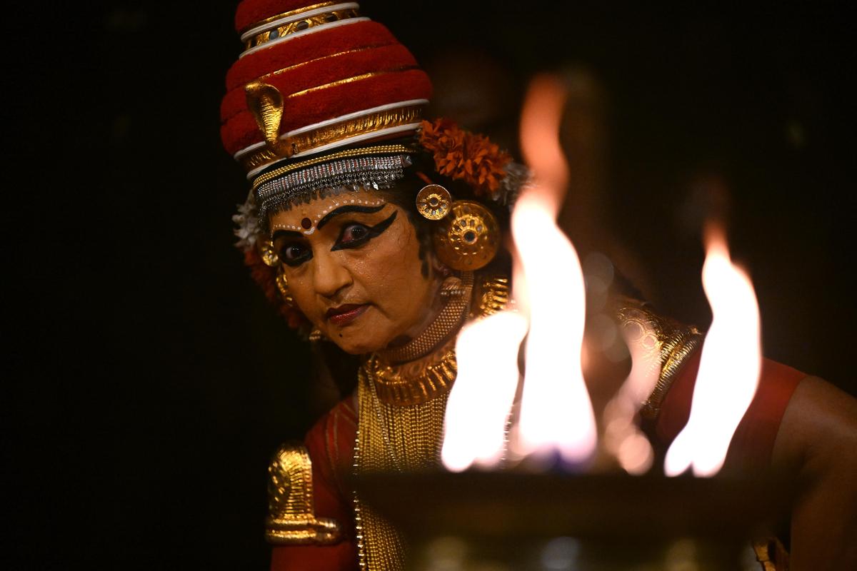 कूडियाट्टम प्रतिपादक उषा नांगियार का प्रदर्शन 'अहल्या' अध्यात्म रामायण से लिया गया था।