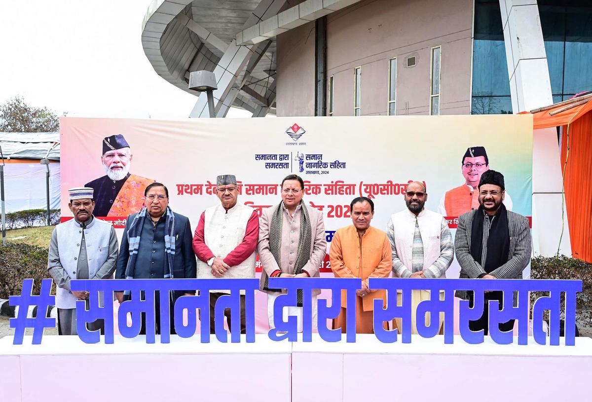 Il Primo Ministro dell'Uttarakhand, Pushkar Singh Dhami, durante la celebrazione del Devbhoomi Uniform Civil Code (UCC), martedì a Dehradun. Il Primo Ministro dell'Uttarakhand, Pushkar Singh Dhami, durante la celebrazione del Devbhoomi Uniform Civil Code (UCC), martedì a Dehradun.