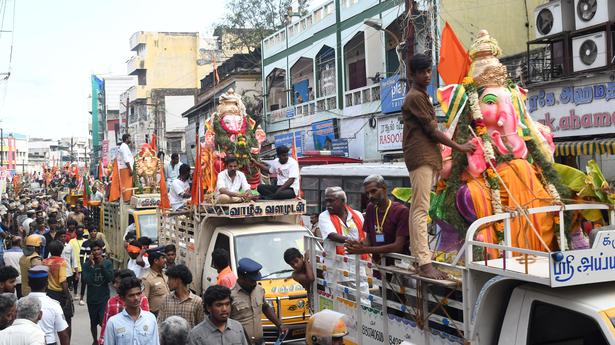 Massive Vinayaka idol procession taken out in city