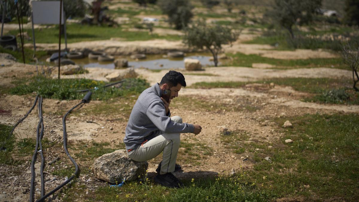 https://th-i.thgim.com/public/incoming/9swovj/article70050469.ece/alternates/LANDSCAPE_1200/Israel_Palestinians_Basel_Adra_42547.jpg