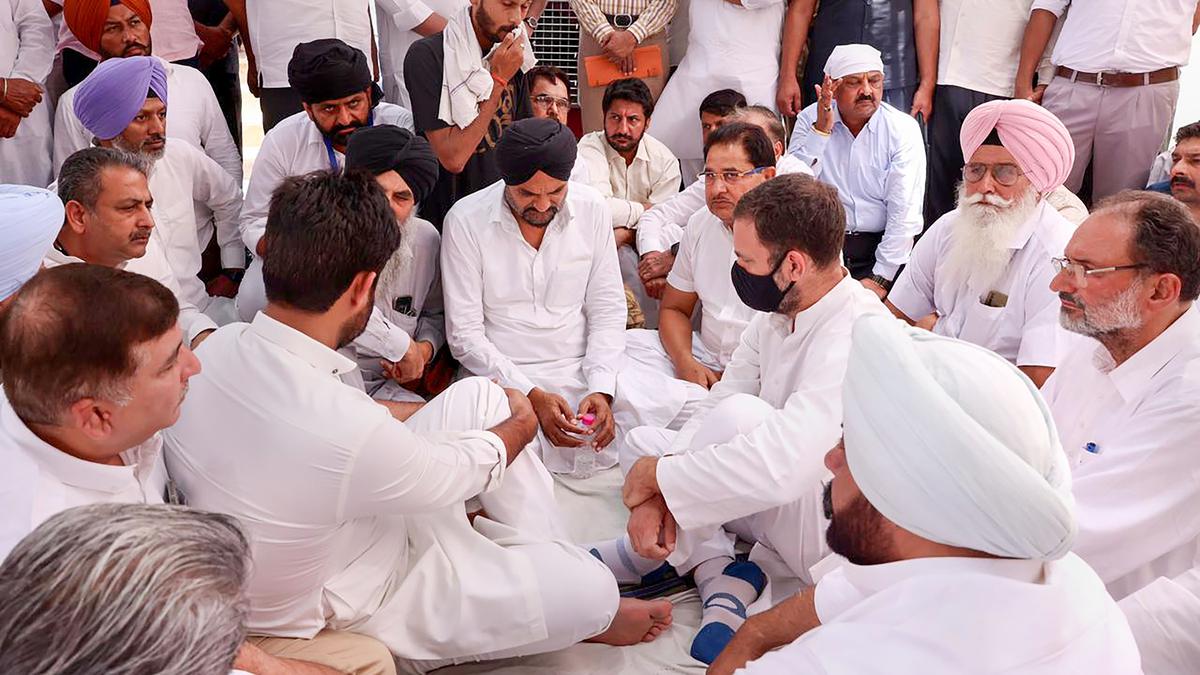 Rahul Gandhi meets Moosewala family, flays AAP govt. in Punjab over deteriorating law and order