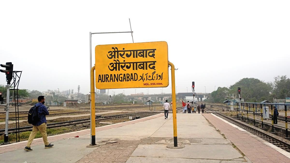 औरंगाबाद रेलवे स्टेशन का नाम बदलकर छत्रपति संभाजीनगर रेलवे स्टेशन कर दिया गया औरंगाबाद रेलवे स्टेशन का नाम बदलकर छत्रपति संभाजीनगर रेलवे स्टेशन कर दिया गया