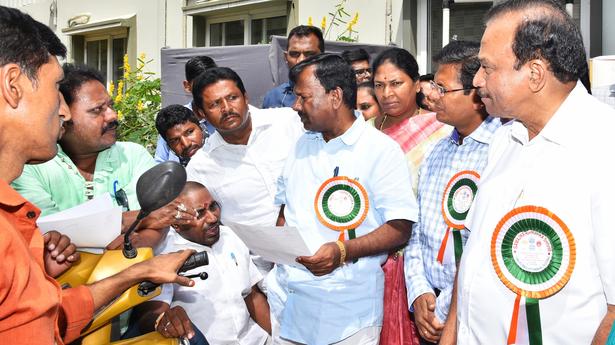 Andhra Pradesh: KCR should focus on woes of Telangana people, says Union Minister