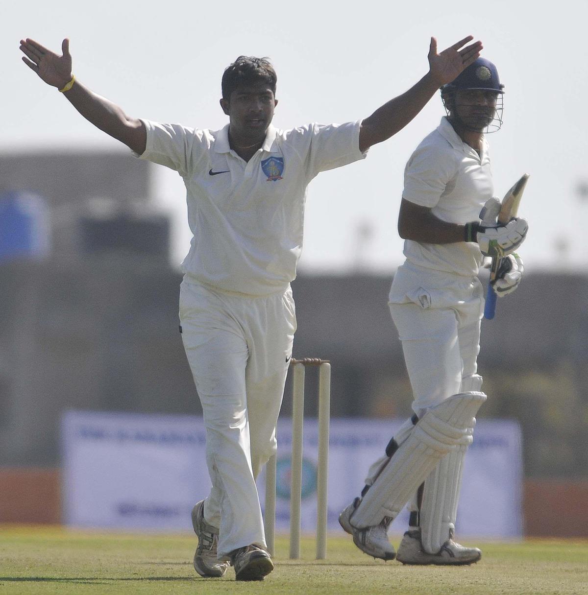 Former Karnataka pacer Akshay passes away due to heart attack