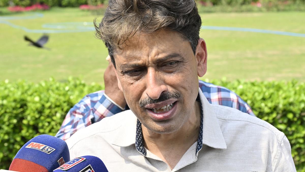 https://th-i.thgim.com/public/incoming/9v7mhu/article70115997.ece/alternates/LANDSCAPE_1200/24_SUPREME_COURT_HEARING_WAQF_BOARD_16_04_DELHI.jpg