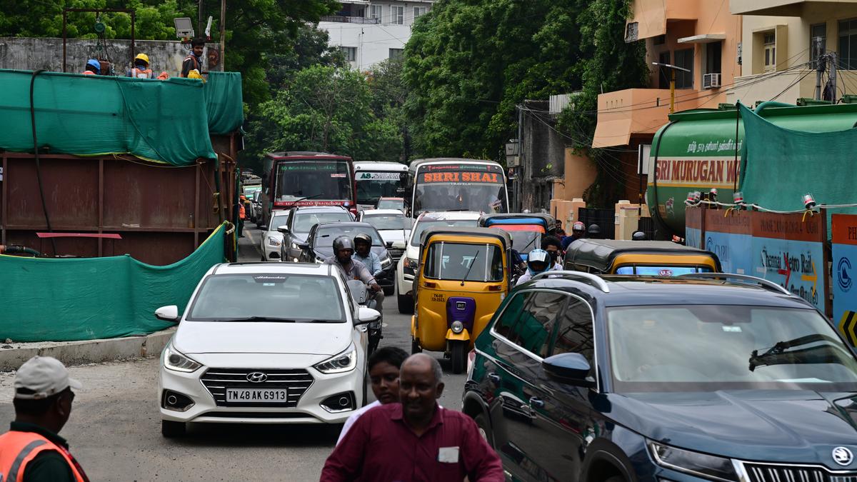 Traffic knot at junction in Santhome