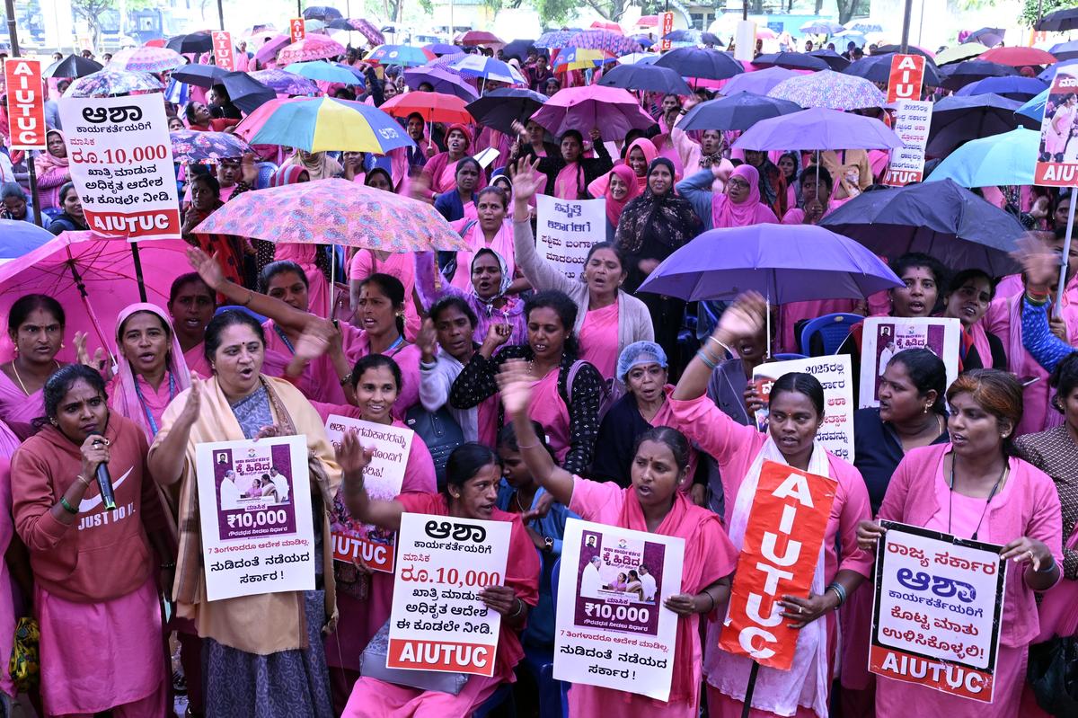 One year on, ASHA workers in Karnataka await promised honorarium; to strike  again on February 12 - The Hindu