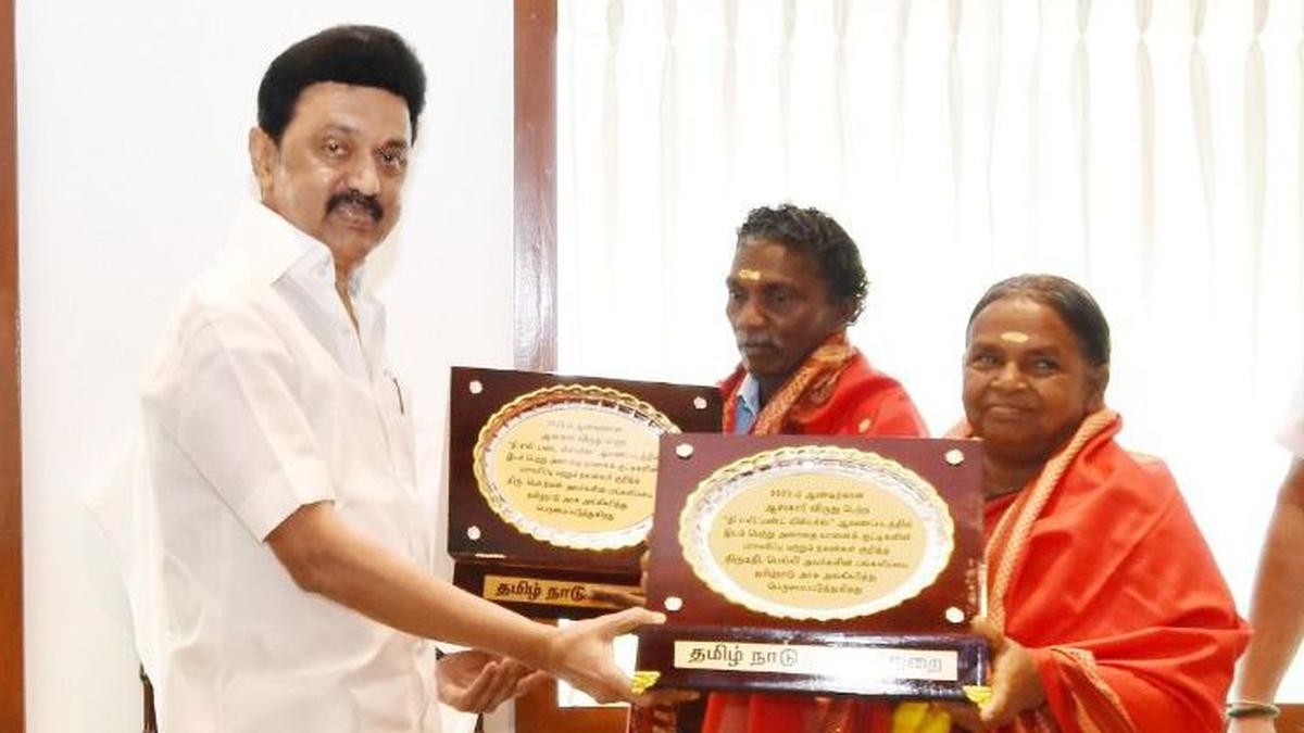 T.N. CM Stalin awards ₹1 lakh each to Bomman and Bellie, announces similar aid for all mahouts
